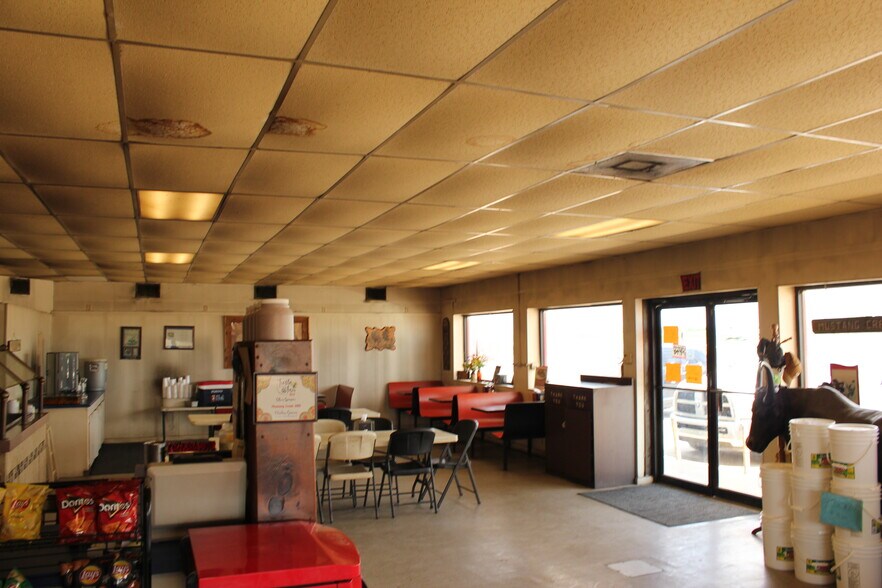 More Photos Of 33734 US-59, Louise Restaurant For Sale