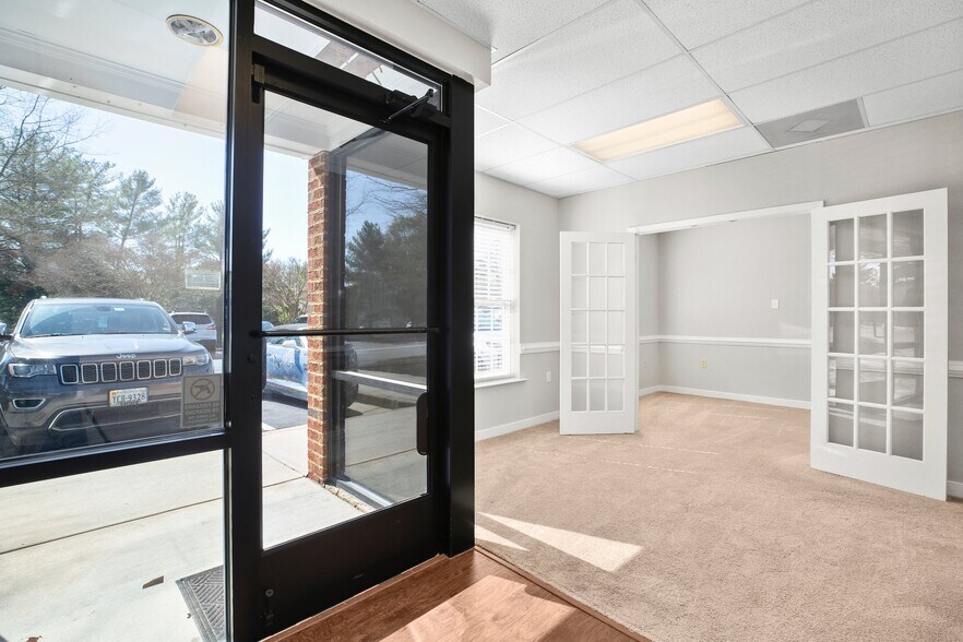 More Photos Of 10708 Ballantraye Dr, Fredericksburg Medical For Sale