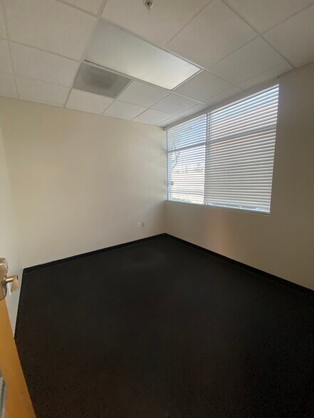 More Photos Of 511 S Harbor Blvd, La Habra Warehouse For Lease
