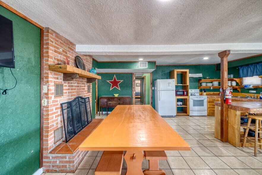 More Photos Of 49 Encino Dr, Concan Convenience Store For Sale