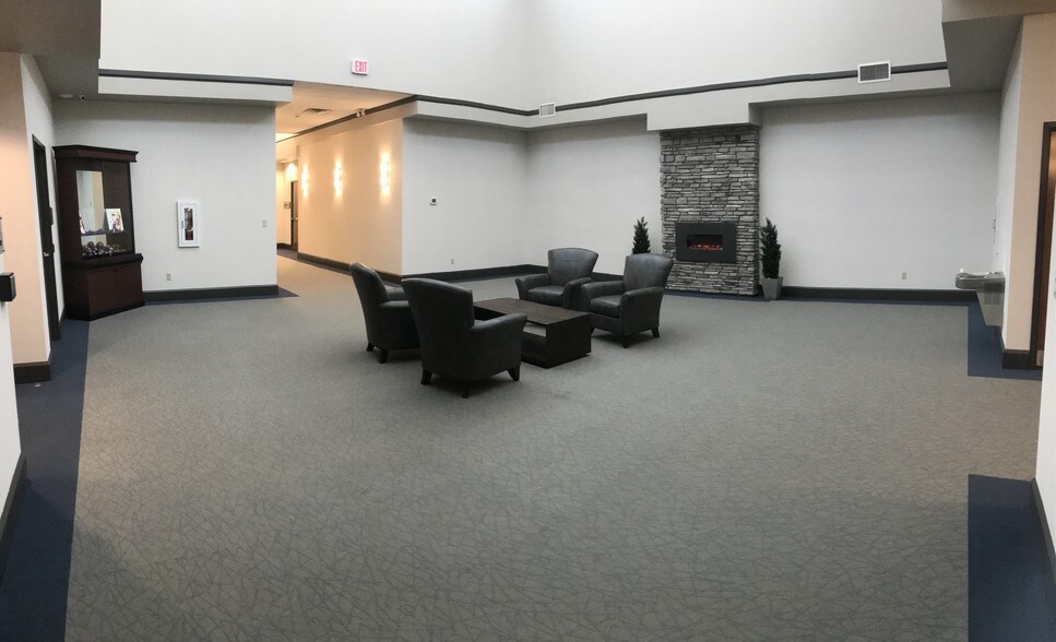 More Photos Of 1587 Boettler Rd, Green Medical For Lease