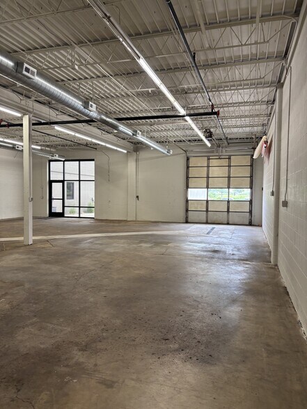 More Photos Of 607 2nd St S, Hopkins Warehouse For Lease