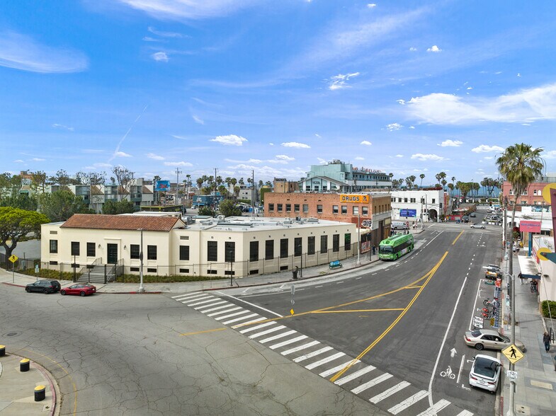 More Photos Of 1601 Main St, Venice Loft Creative Space For Sale
