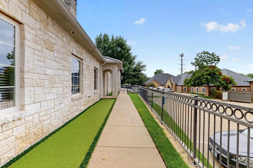 More Photos Of 2230 Bush Dr, McKinney Medical For Lease
