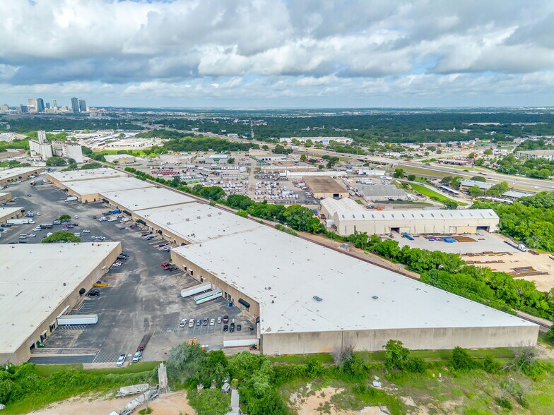 Primary Photo Of 580-586 N Beach St, Fort Worth Distribution For Lease
