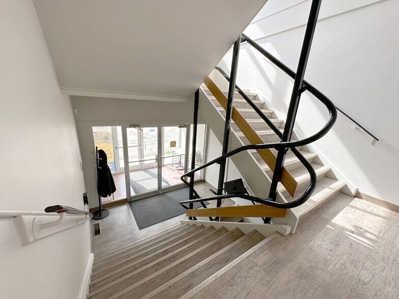 More Photos Of 601 7 St E, Drumheller Office For Sale