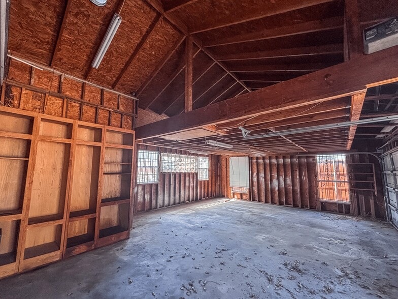 More Photos Of 7712 Ronnie Dr, Dallas Warehouse For Sale