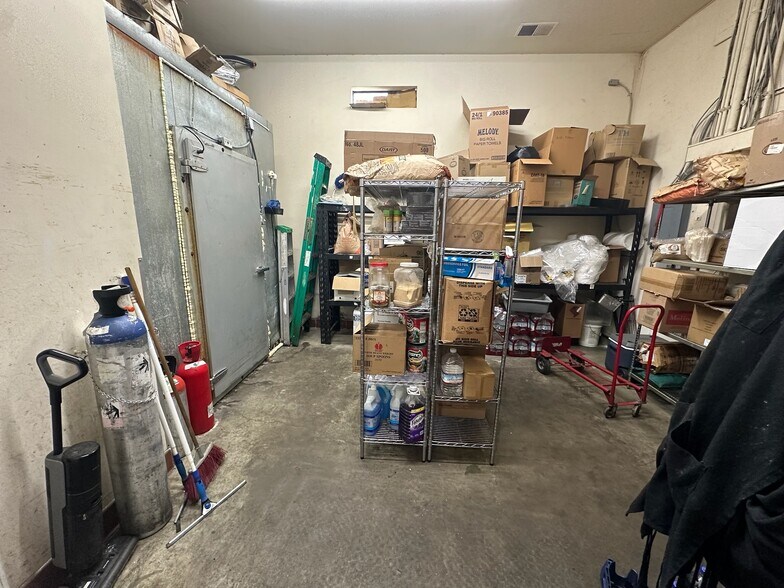 More Photos Of 6982 N Winton Way, Winton General Retail For Sale