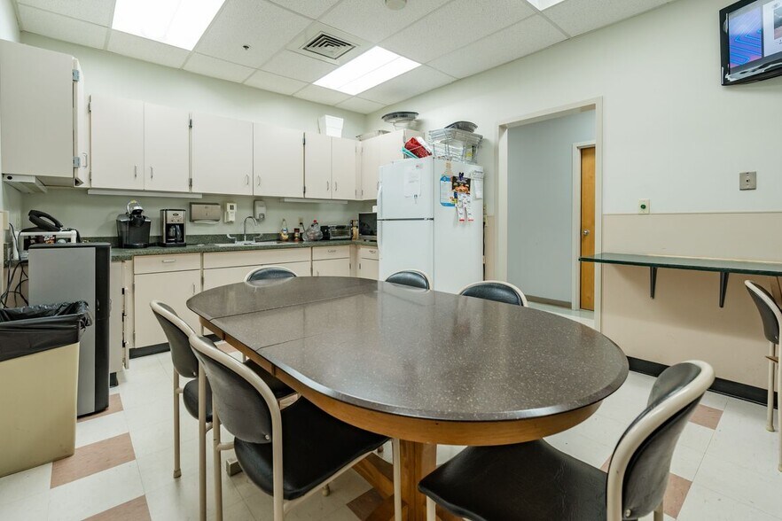 More Photos Of 6500 Preston Hwy, Louisville Medical For Lease