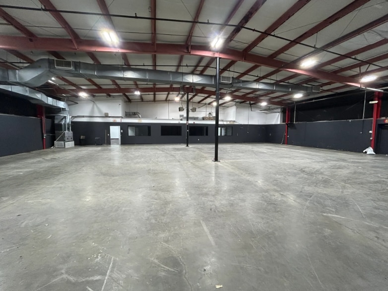 More Photos Of 851 Lovers Ln, Bowling Green Warehouse For Lease