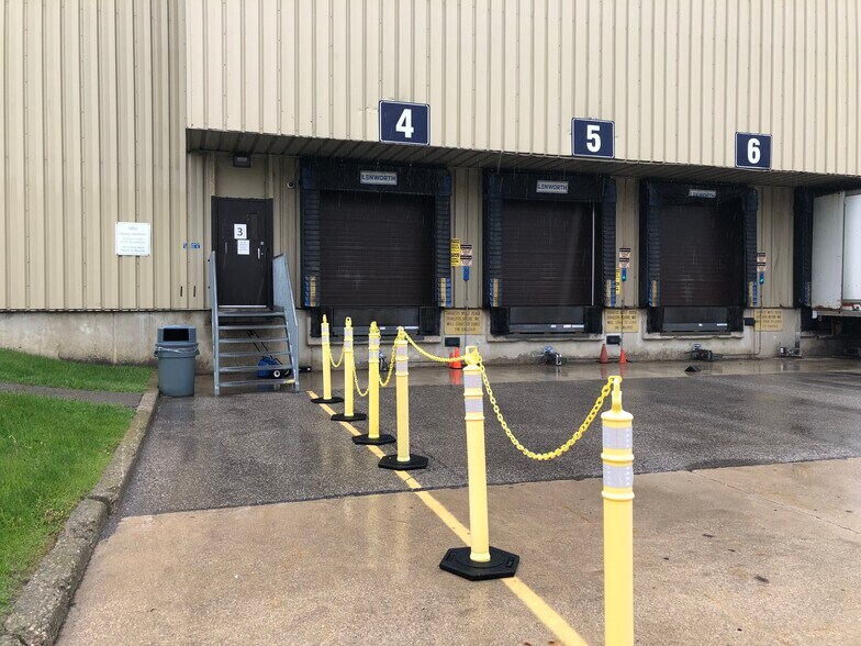 Primary Photo Of 100 Alfred Kuehne Blvd, Brampton Warehouse For Lease