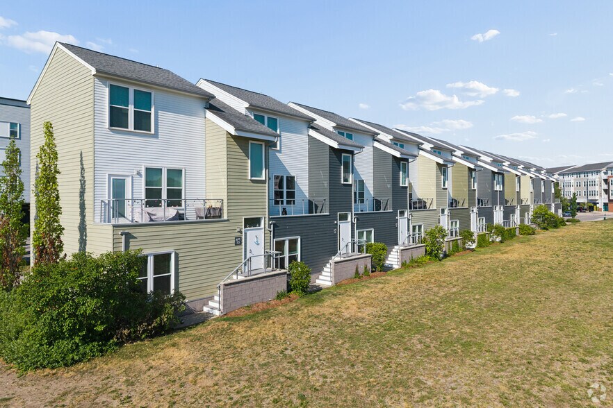More Photos Of 10 Patriot Pky, South Weymouth Apartments For Lease