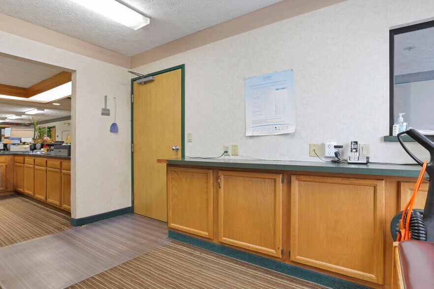 More Photos Of 509 S Wooster Ave, Strasburg Hotel For Sale