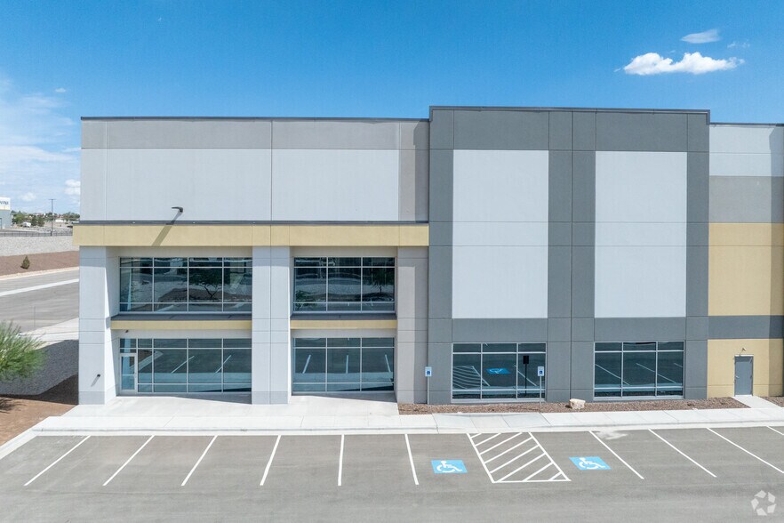 More Photos Of Gateway Blvd W, El Paso Unknown For Lease