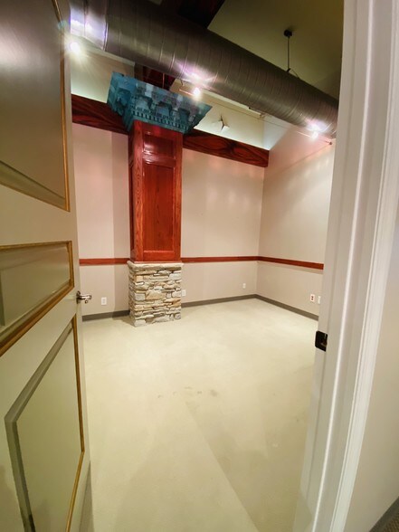 More Photos Of 1108 Olive St, Saint Louis Office For Sale