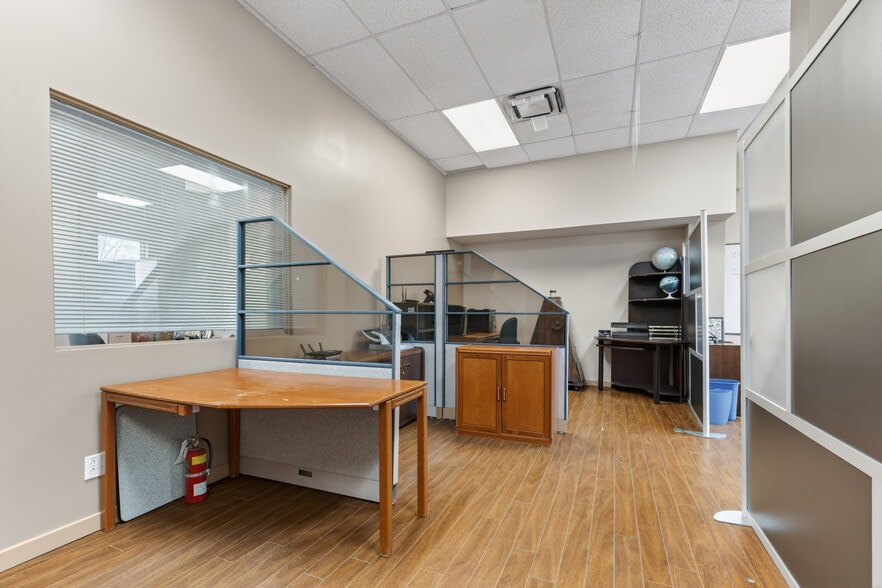 More Photos Of 1558 Rue Viel, Montréal Office For Sale