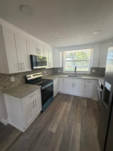 More Photos Of 2175 N McMullen Booth Rd, Clearwater Specialty For Lease