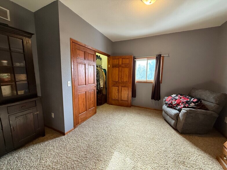 More Photos Of 204 S Mill St, Albany Apartments For Sale