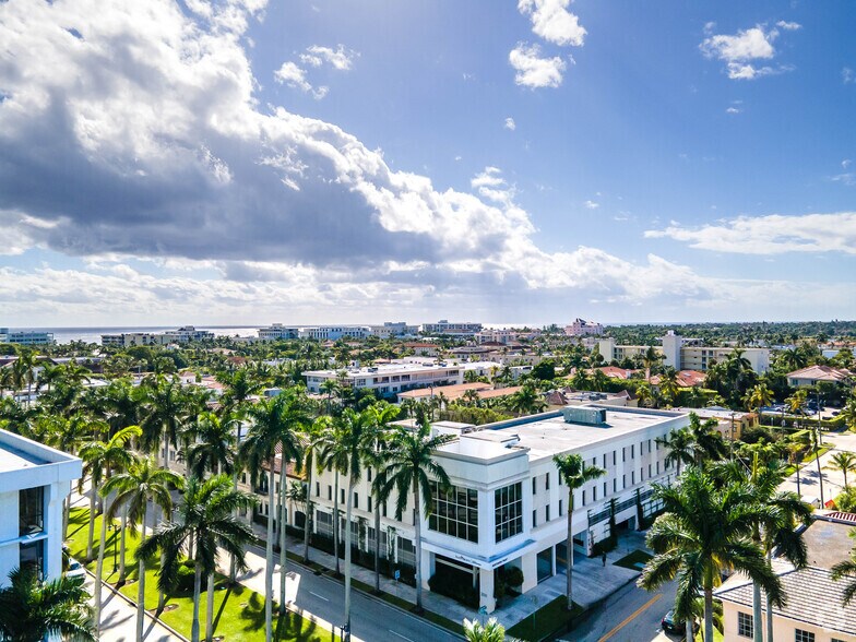More Photos Of 250 Royal Palm Way, Palm Beach Office For Lease