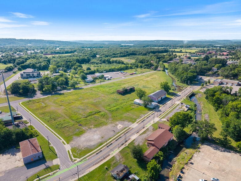 More Photos Of 535 N El Paso Ave, Russellville General Retail For Lease