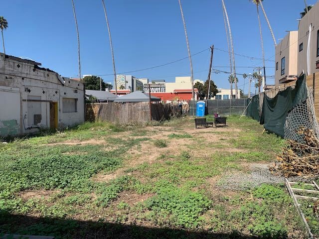 More Photos Of 2003-2011 Main St, Santa Monica Freestanding For Sale