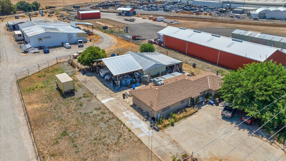 More Photos Of 15447 Avenue 28 1/2 Ave, Madera Freestanding For Sale