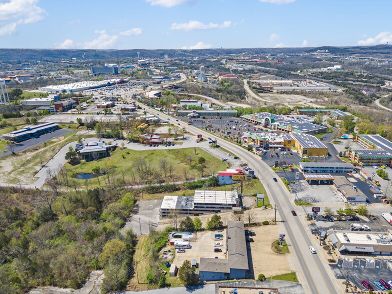 More Photos Of 1900 W 76 Country Blvd, Branson Hotel For Sale