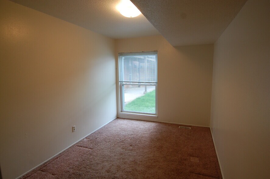 More Photos Of 1100 Arthur St, Iowa City Apartments For Sale