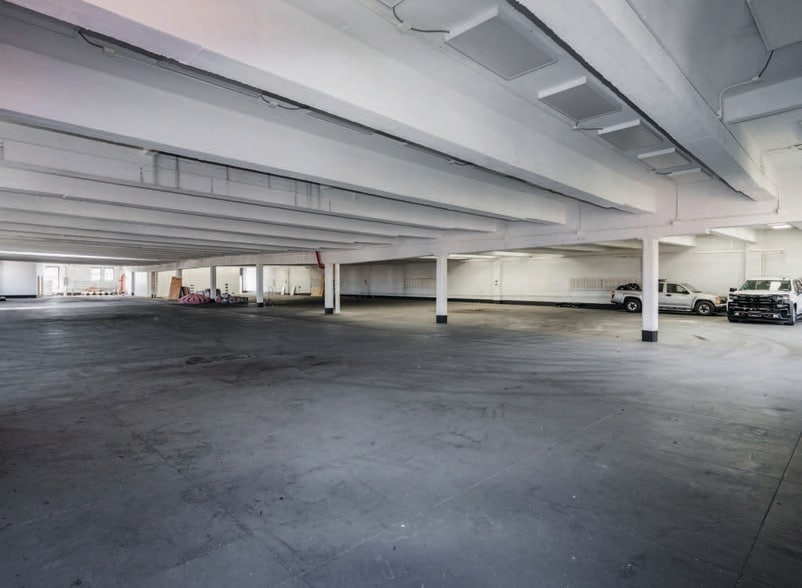 More Photos Of 305 E 182nd St, Bronx Light Manufacturing For Sale