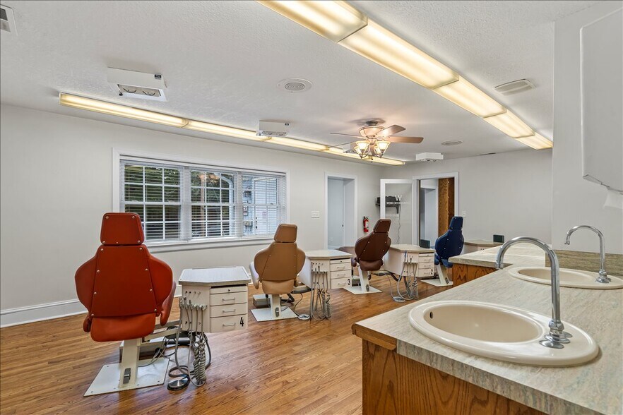 More Photos Of 492 W Main St, Forest City Freestanding For Sale