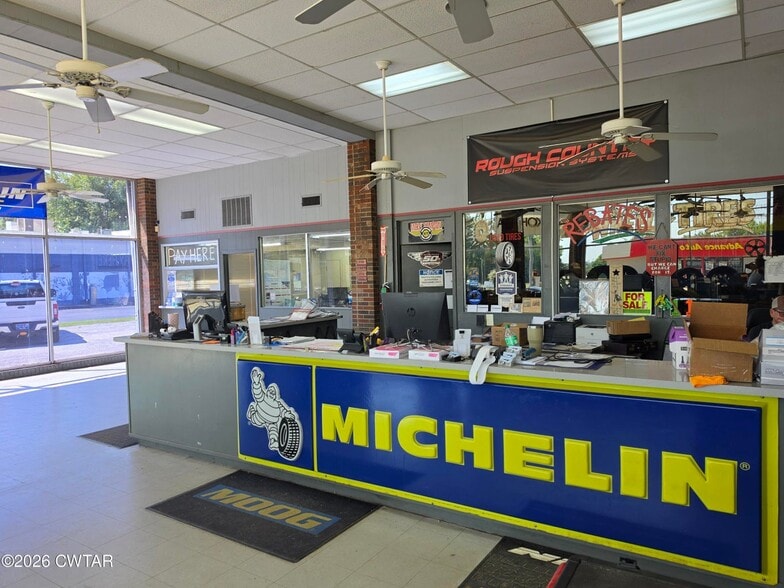 More Photos Of 1034 Mineral Wells Ave, Paris General Retail For Sale