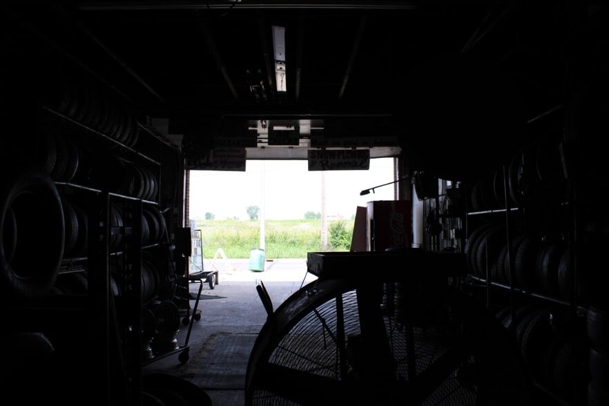 More Photos Of 1394 Joyce Ave, Columbus Flex For Sale