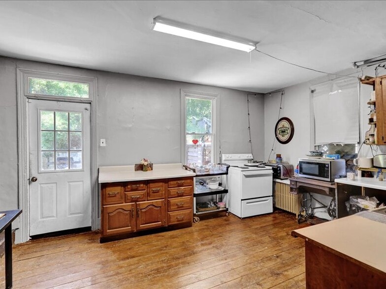 More Photos Of 1634 Moselem Springs Rd, Hamburg Storefront Retail Residential For Sale