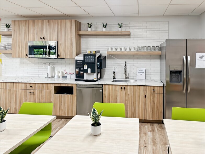 More Photos Of 2650 Camino del Rio N, San Diego Office For Lease