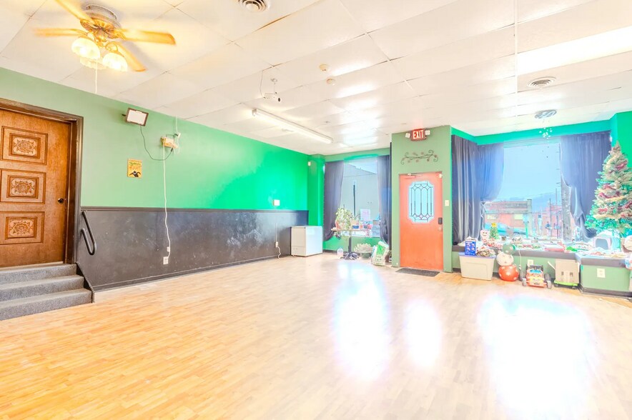 More Photos Of 212 S 4th St, Jeannette General Retail For Lease