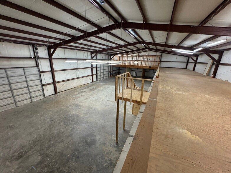 More Photos Of 2819 Louetta Rd, Spring Showroom For Lease