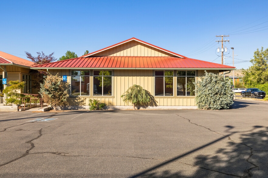 More Photos Of 422 S 5th St, Klamath Falls Office For Sale
