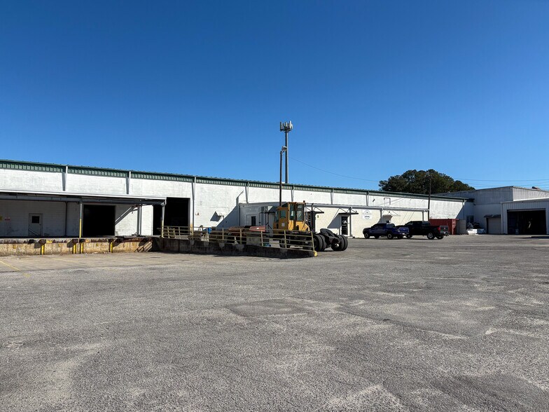 More Photos Of 1930 Hanahan Rd, North Charleston Warehouse For Lease