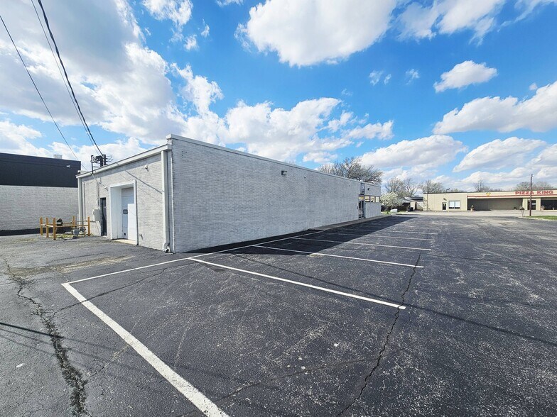 More Photos Of 1803 W Purdue Ave, Muncie Warehouse For Lease
