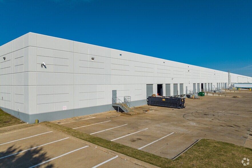 More Photos Of 4002 W Miller Rd, Garland Industrial For Sale