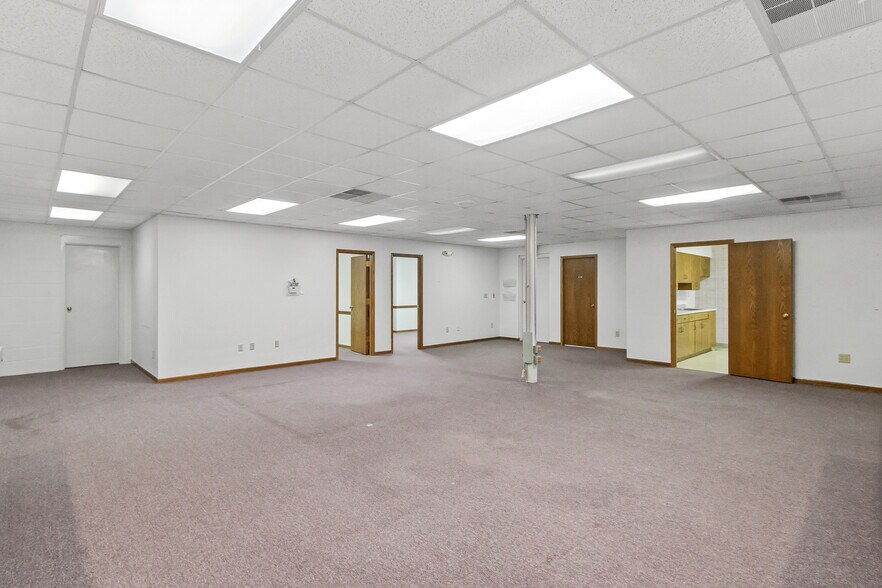 More Photos Of 115 E Conant St, Portage Office For Sale