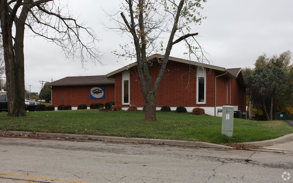 More Photos Of 9020 Rosehill Rd, Lenexa Office For Sale