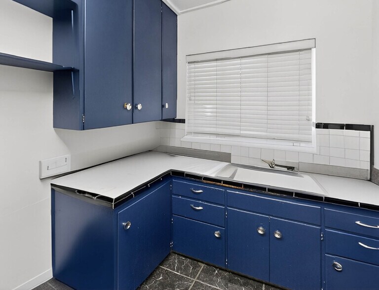More Photos Of 219 Pasadena Pl, Orlando Office For Sale