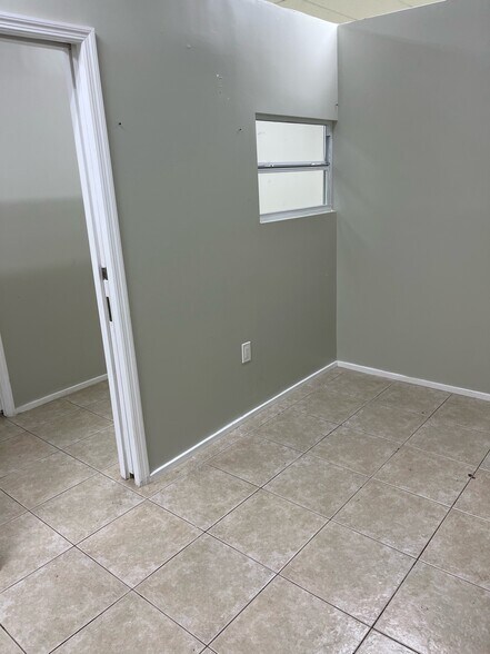 More Photos Of 1741-1759 N University Dr, Pembroke Pines Storefront Retail Office For Sale