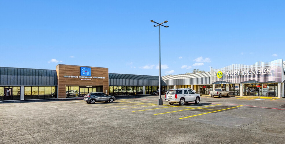 Primary Photo Of 20610 Gulf Fwy, Webster Freestanding For Sale