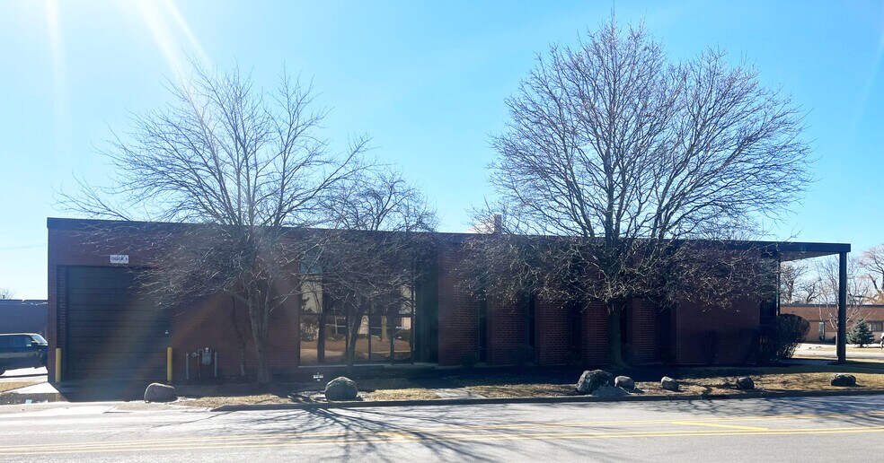 Primary Photo Of 820 Sivert Dr, Wood Dale Warehouse For Sale