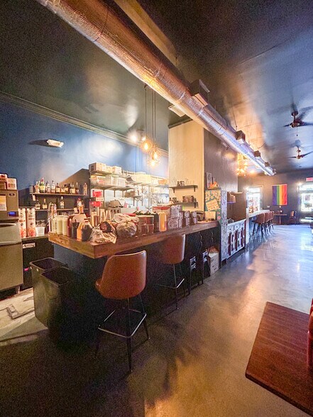 More Photos Of 69 St Michael St, Mobile Restaurant For Lease