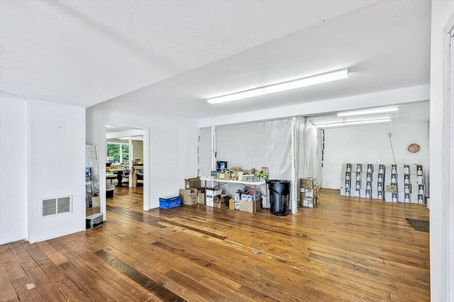 More Photos Of 28 Main St, Dennis Port Freestanding For Sale