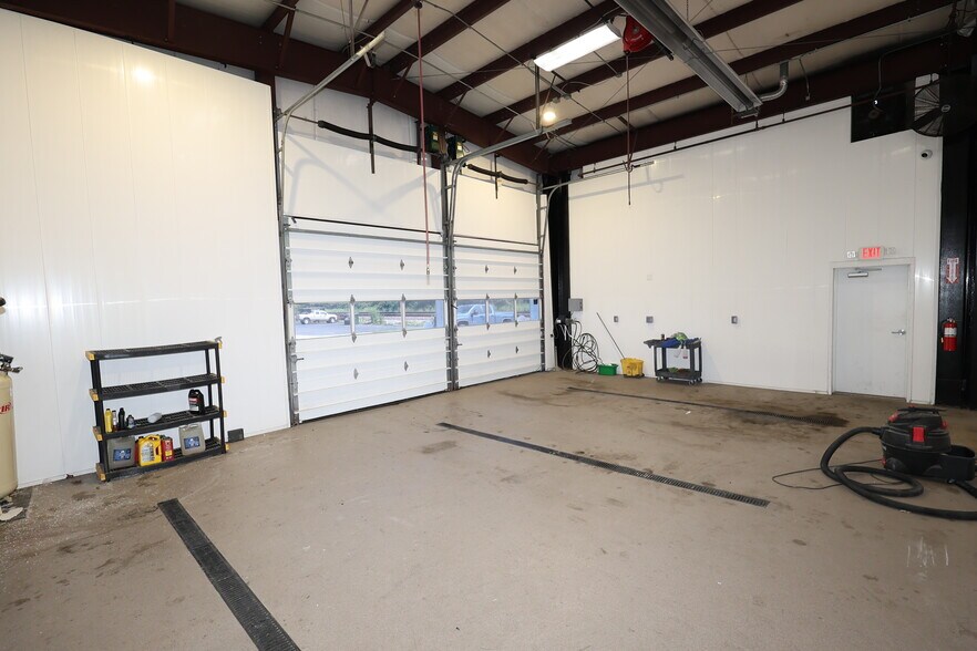 More Photos Of 23119 US Highway 33, Elkhart Storefront For Lease
