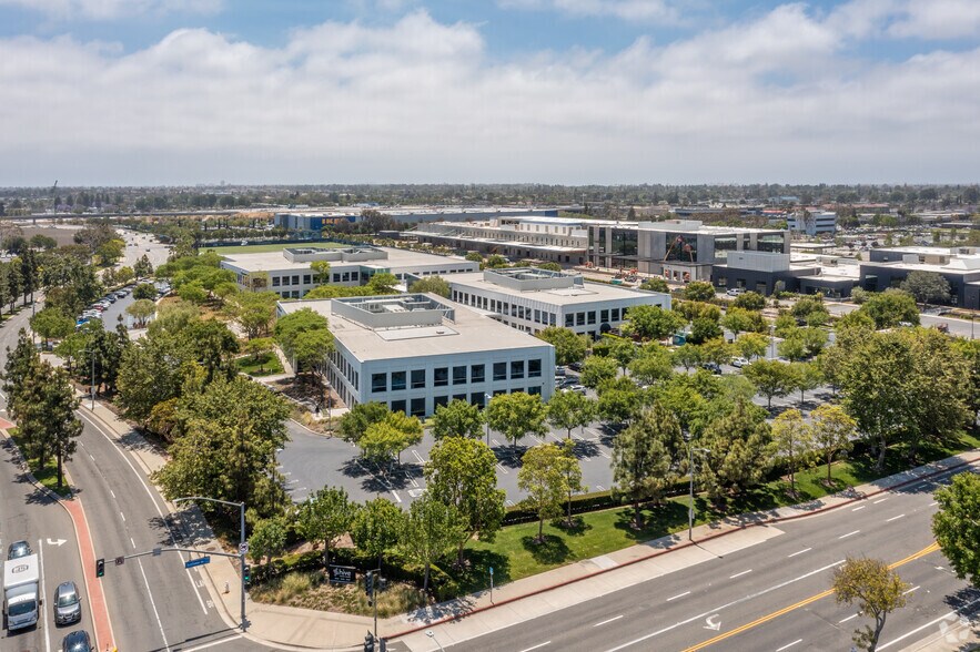 More Photos Of 3337 Susan St, Costa Mesa Unknown For Lease